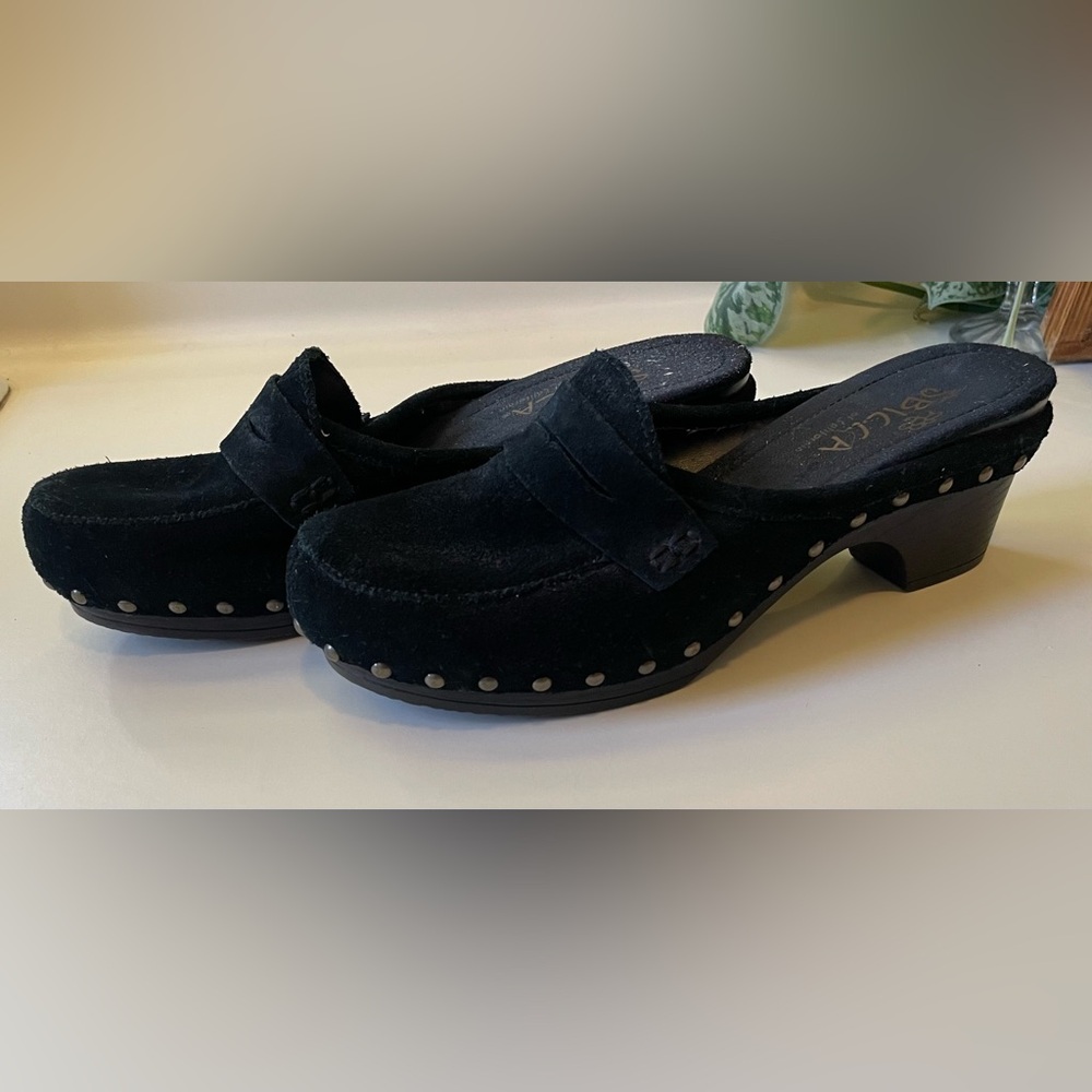 Sbicca women’s suede platform clogs in black size 8